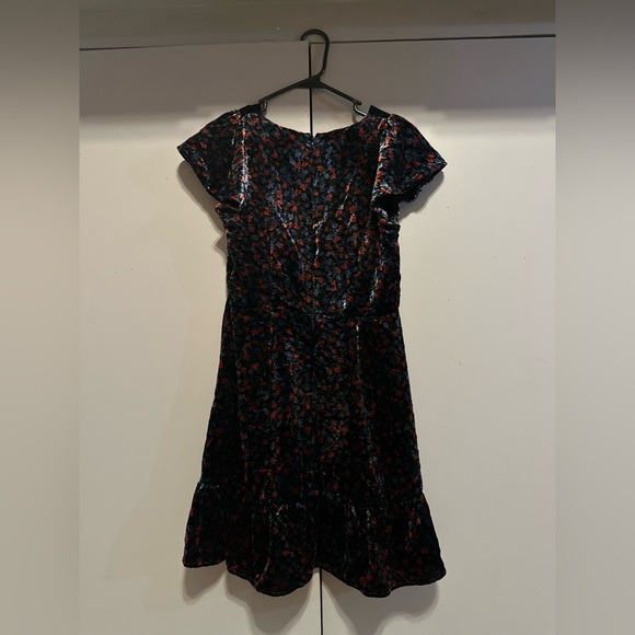 LOFT - Elegant Black Dress with Floral Accents (Size 2) - Picture 8 of 11